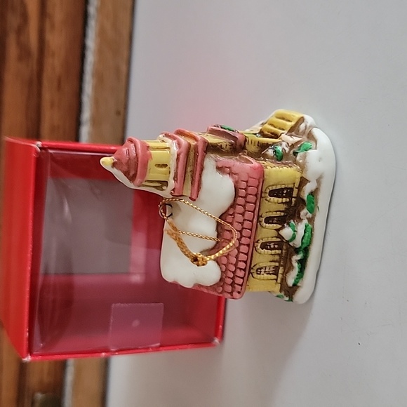 Vintage 1986 lefton Collectibles Porcelain House Church ornament - Picture 4 of 7